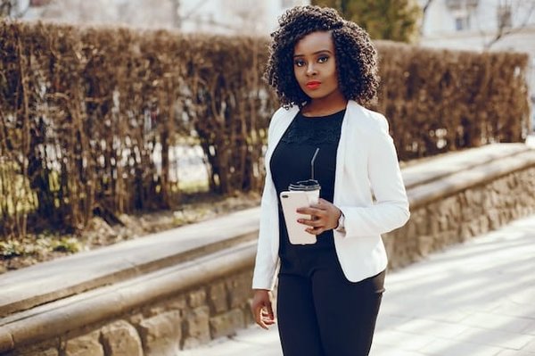 Comment choisir la bonne veste blazer pour femme ?