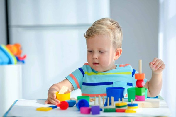 Jeu montessori : offrez un jouet éducatif à votre enfant